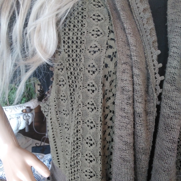 Outfit - Picture 2 of 7